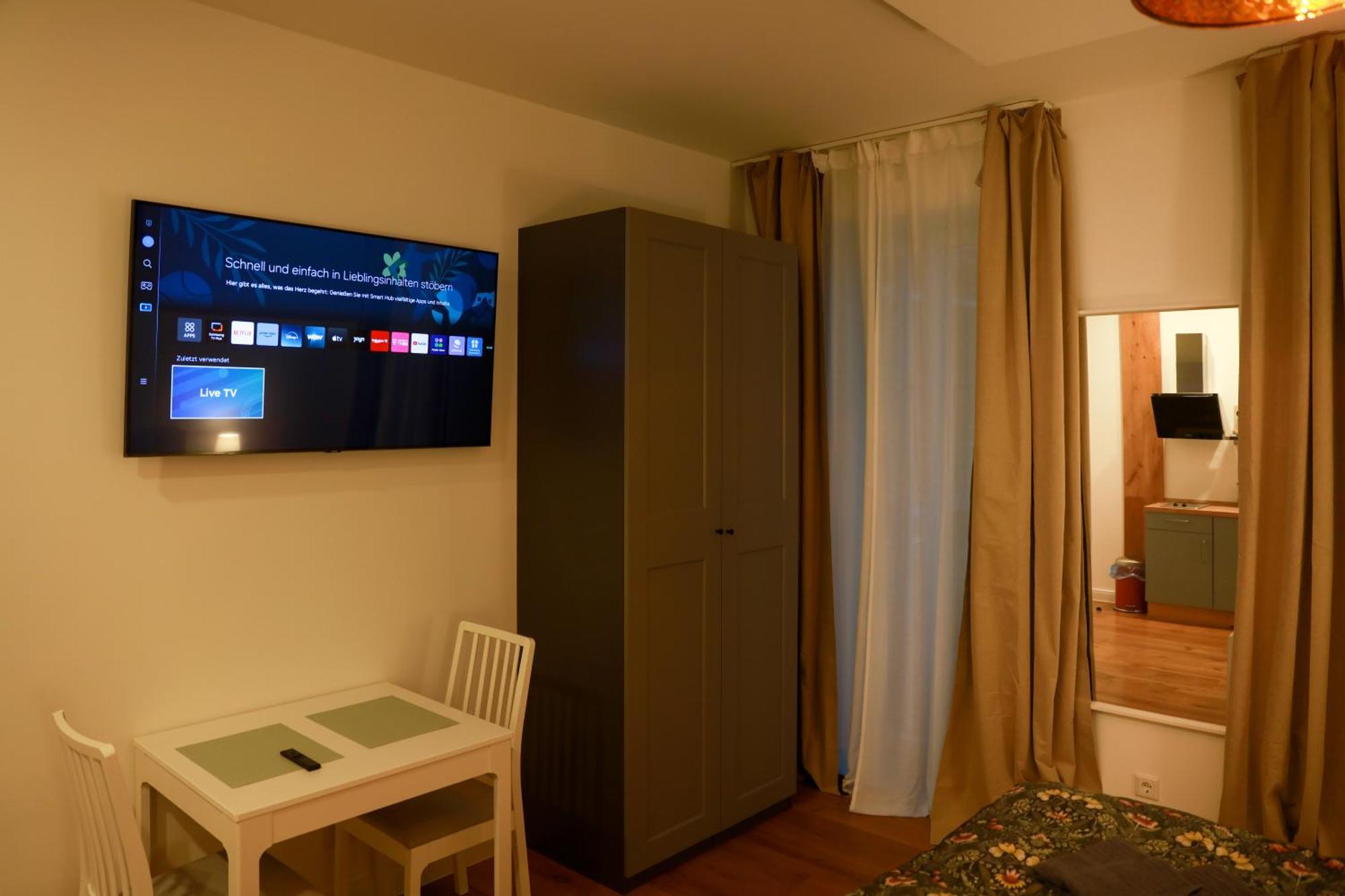 Boutique Hotel Pension Luisengruen Kueche 1Gbs Wlan Netflix Disney Magentatv 켐니츠 외부 사진