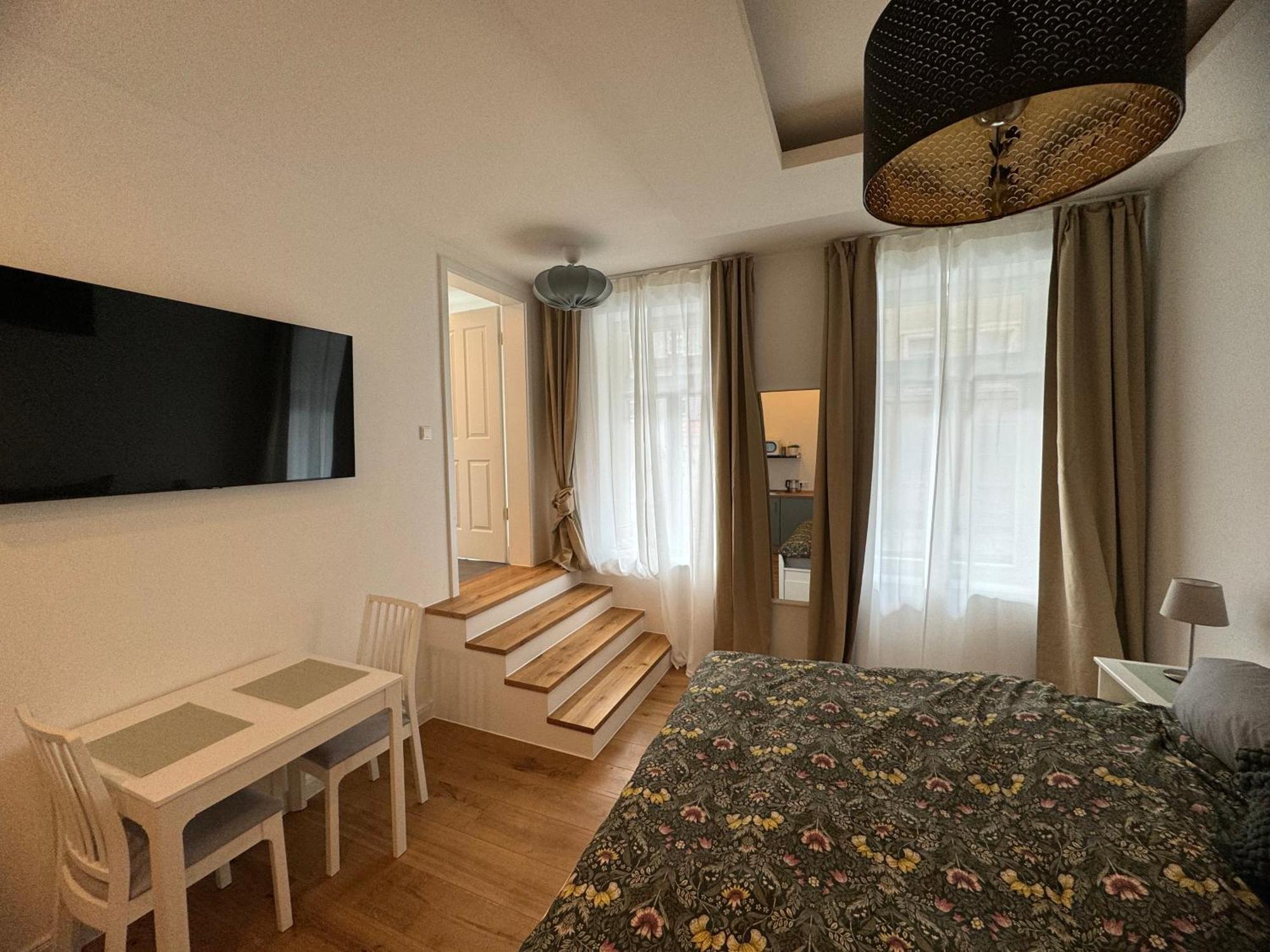Boutique Hotel Pension Luisengruen Kueche 1Gbs Wlan Netflix Disney Magentatv 켐니츠 외부 사진