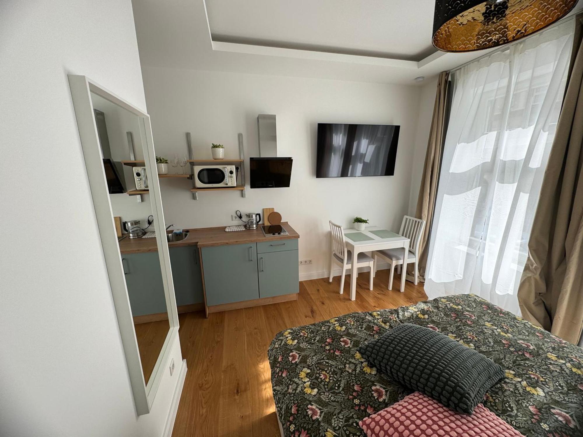 Boutique Hotel Pension Luisengruen Kueche 1Gbs Wlan Netflix Disney Magentatv 켐니츠 외부 사진